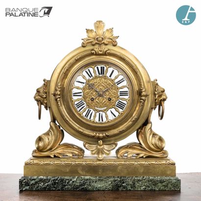 null RAINGO Frêres Paris, pendule en bronze ciselé et doré à décors de feuillages,...