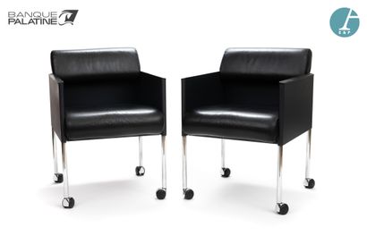 null 
Set of two 2 armchairs on wheels, black leather, metal base. Brand Rosenthal.




H:...