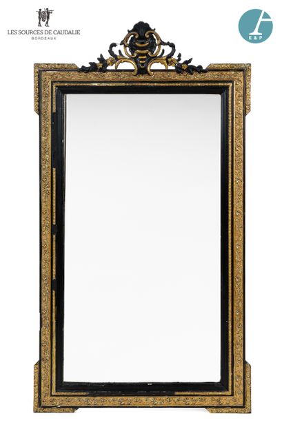 null From the room n°14 "Thomas Jefferson".

Large mirror; gilded and carved wood...