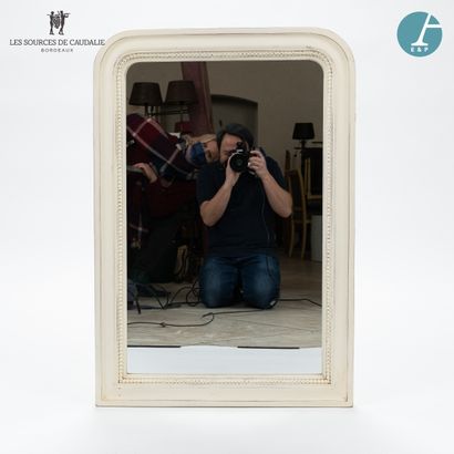 null From the room n°2 "La Fée Clochette

A white lacquered wood mirror, decorated...