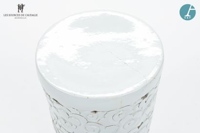 null From the room n°7 "Le Vigneron

Stool in white slightly bluish ceramic, decorated...