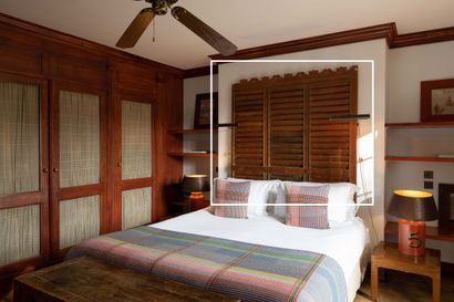 null From the room n°18 "Les Chartrons

Headboard, old natural wood shutter.

H:...
