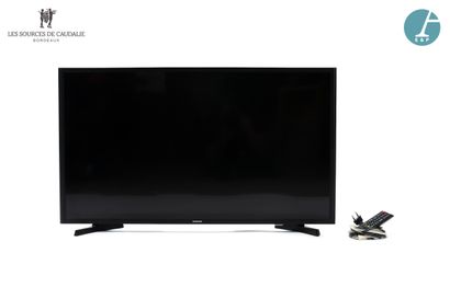 null From Room n°3 "Les Pampres

Television SAMSUNG Model UE40J5000AWXZF version...