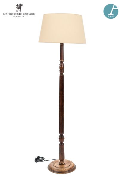 null From the room n°8 "Le Bouquet".

Floor lamp on foot in natural wood molded and...