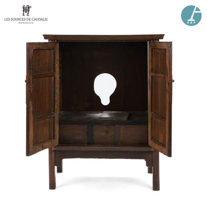 null En provenance de la chambre n°20 "Vintage"

Petite armoire (meuble TV) en bois...