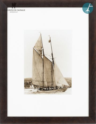 null From room #19 "Clipper

Lot of 12 framed pieces, photographic prints on the...