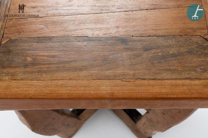 null En provenance de la Chambre n°5 "Le Tonnelier"

Table en bois naturel, piètement...