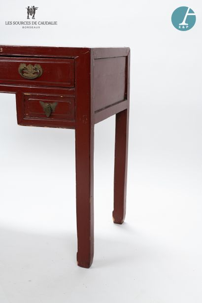 null From the room n°17 "Les Epices".

Console in burgundy lacquered wood opening...