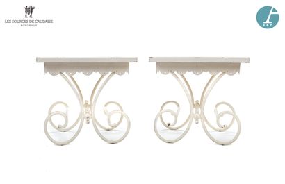 null From the room n°16 "Les Navigateurs

Pair of bedside tables in white lacquered...