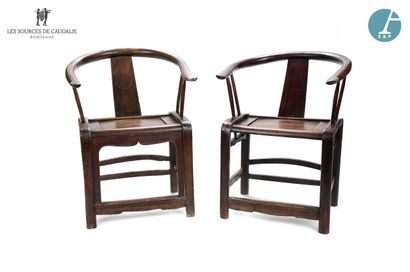 null From room n°21 "Les Archipels

Pair of stained wood chairs, curved back with...