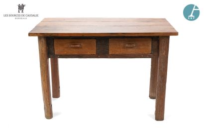 null From the room n°5 "Le Tonnelier

Natural wood table, opening with two drawers.

H...