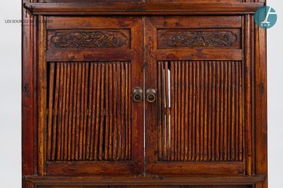 null En provenance de la chambre n°21 "Les Archipels"

Grande armoire en bois exotique,...