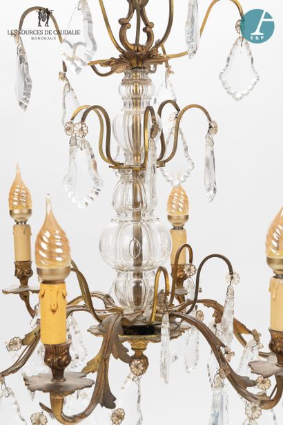 null From the room n°14 "Thomas Jefferson".

Six lights basket chandelier, in gilded...