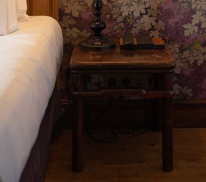 null En provenance de la chambre n°22 "Le Claret"

Paire de tables de chevet en bois...
