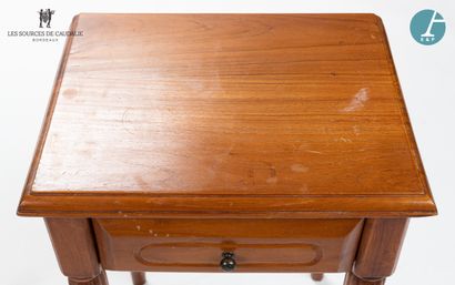 null From the room n°14 "Thomas Jefferson".

Pair of mahogany stained wood bedside...