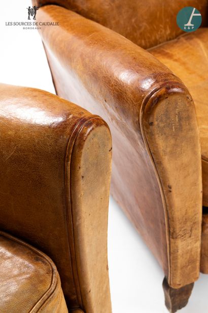 null From the room n°22 "Le Claret

Pair of club chairs in camel leather

H : 79cm...