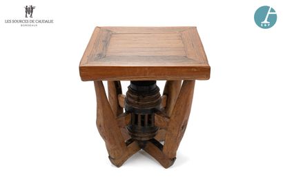 null En provenance de la Chambre n°5 "Le Tonnelier"

Table en bois naturel, piètement...