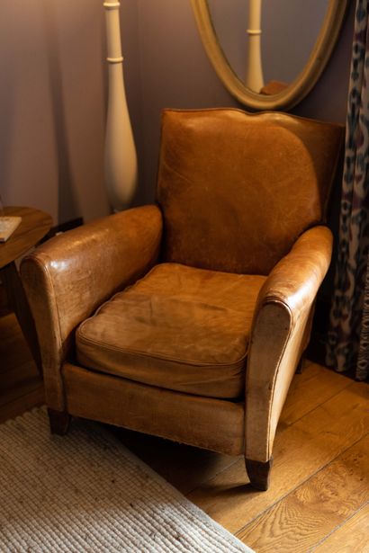 null En provenance de la chambre n°22 "Le Claret"

Paire de fauteuils club en cuir...