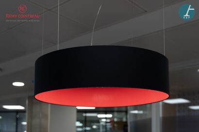 null 
A black and red circular suspension with diffuser. 




H: 20cm (lampshade)...