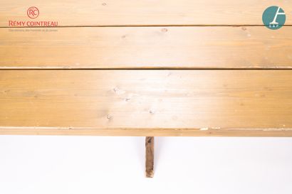 null Large table in natural wood

Wear - Damage - Condition of use.

H : 70,5cm -...