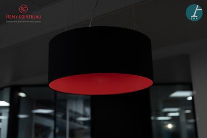 null 
A black and red circular suspension with diffuser. 




H: 20cm (lampshade)...