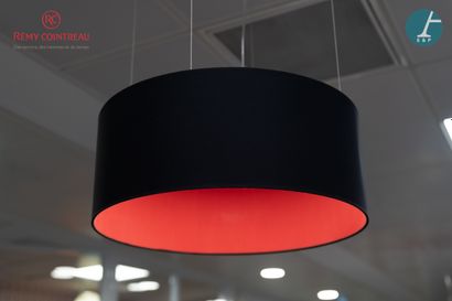 null 
A black and red circular suspension with diffuser. 




H: 20cm (lampshade)...