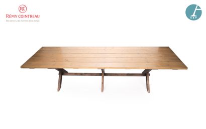 Large table in natural wood

Wear - Damage...