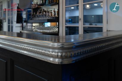 null 
NECTOUX WORKSHOP




An important bar in tinted molded wood, top in pewter...