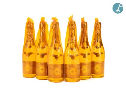 null A box of 6 bottles of Champagne CRISTAL ROEDERER Brut, Vintage 2006.

In its...
