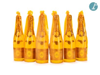 Un carton de 6 bouteilles de Champagne CRISTAL...