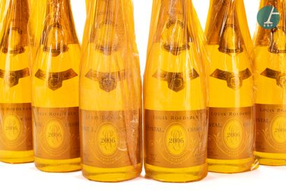 null Un carton de 6 bouteilles de Champagne CRISTAL ROEDERER Brut, Millésime 2006.

Dans...