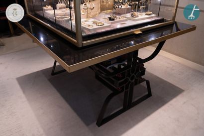 null 
From the boutique of the Hotel de Crillon

Design Tristan AUER, central table,...