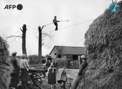 null AFP

Acrobat performing on a farm, 1930s.

Acrobat providing entertainment in...