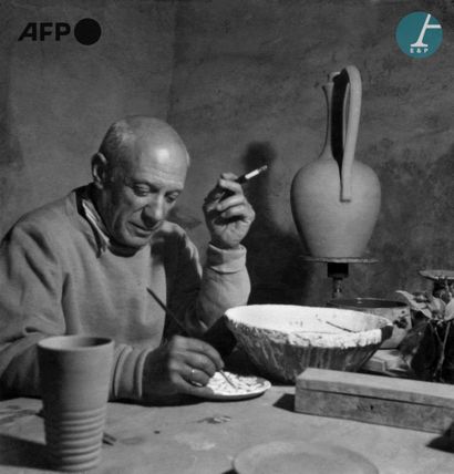  AFP 
Pablo Picasso s'adonne à la céramique...