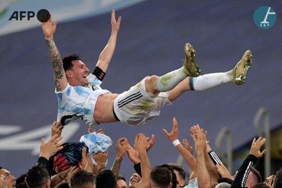AFP - Carl DE SOUZA 
Lionel Messi projeté...