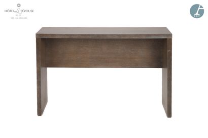 null En provenance de la Chambre 612 - Table console en bois aggloméré et placage...