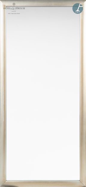 null Miroir en bois doré, marque VEGA.

H : 150 - L : 70 cm

Etat d'usage.