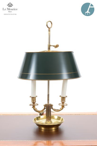 null En provenance de l'Hôtel Le Meurice - Chambre 327 



Lampe bouillotte, en bronze...