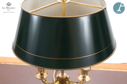 null En provenance de l'Hôtel Le Meurice - Chambre 327 



Lampe bouillotte, en bronze...