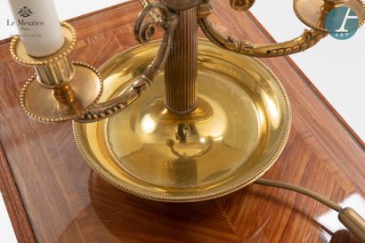 null En provenance de l'Hôtel Le Meurice - Chambre 309 



Lampe bouillotte, en bronze...
