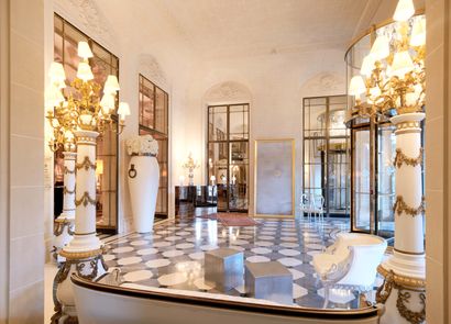 null 
En provenance de l'Hôtel Le Meurice - Escalier Castiglione
Philippe STARCK...