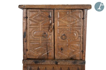 null 
Farmhouse chest of drawers in molded and carved natural wood, opening with...