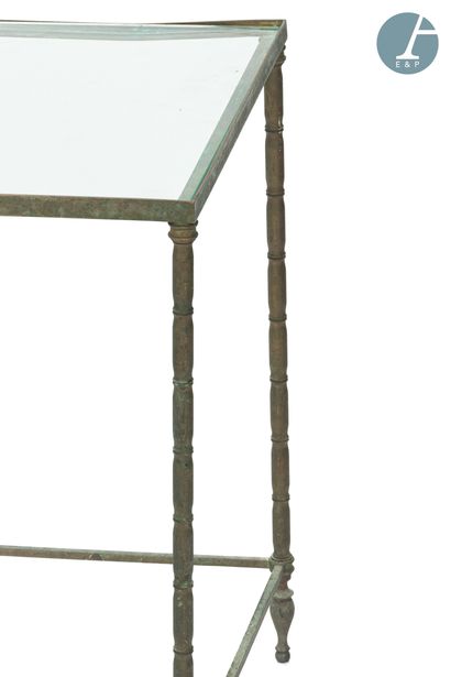 null Petite table basse, structure rectangulaire en métal, plateau en verre

Etat...