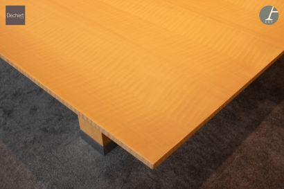 null Table de réunion en bois naturel et bois de placage.

Etat d'usage

H : 75cm...