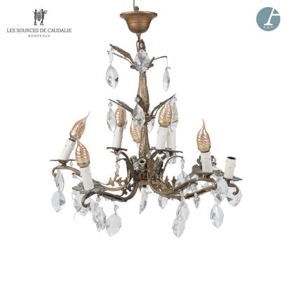 null From the Sources de Caudalie
Gilded bronze chandelier with twelve lights, decorated...