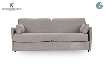 null From Sources de Caudalie (Maison du Lièvre)
Two seater convertible sofa, in...