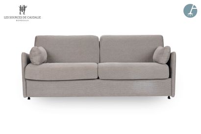 null From Sources de Caudalie (Maison du Lièvre)
Two seater convertible sofa, in...