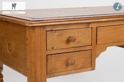 null From Sources de Caudalie - Room 51 "Le Raisin" (Boat Barn)
Natural wood desk...