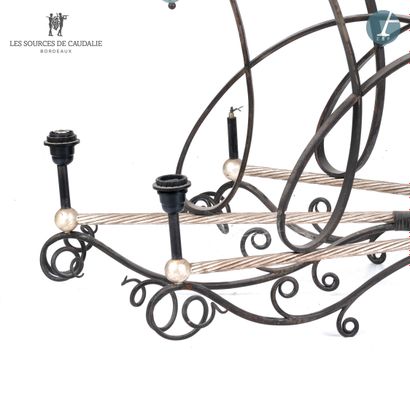 null From the Sources de Caudalie
Lot including :
a large wrought iron chandelier,...