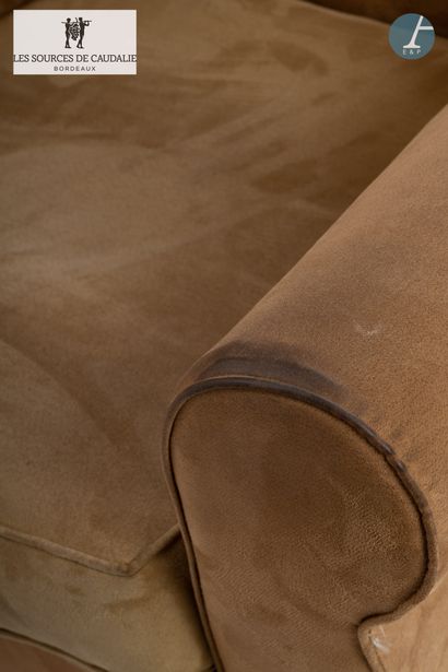 null From Sources de Caudalie (Grange à Bateaux)
Club armchair in Camel suede fabric
Condition...